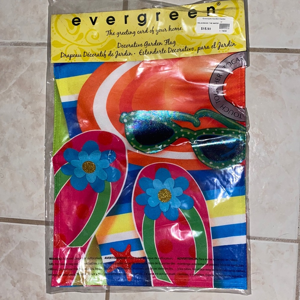 NWT Summer Decorative Garden Flag